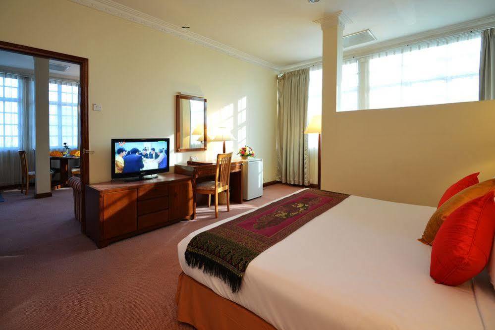 Holiday Villa Hotel City Centre プノンペン エクステリア 写真